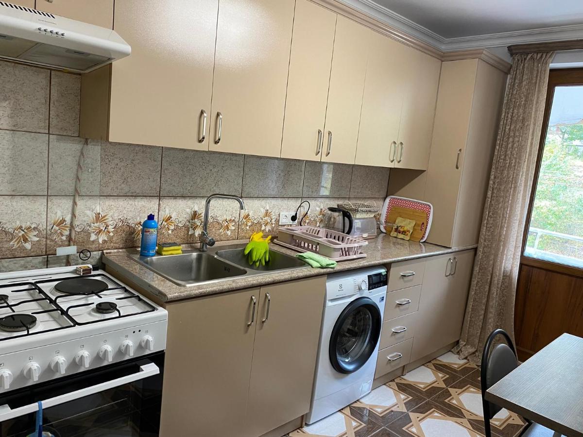 Lovely 2-Bedroom Apartment Near Ayb School Dilijan Exterior foto
